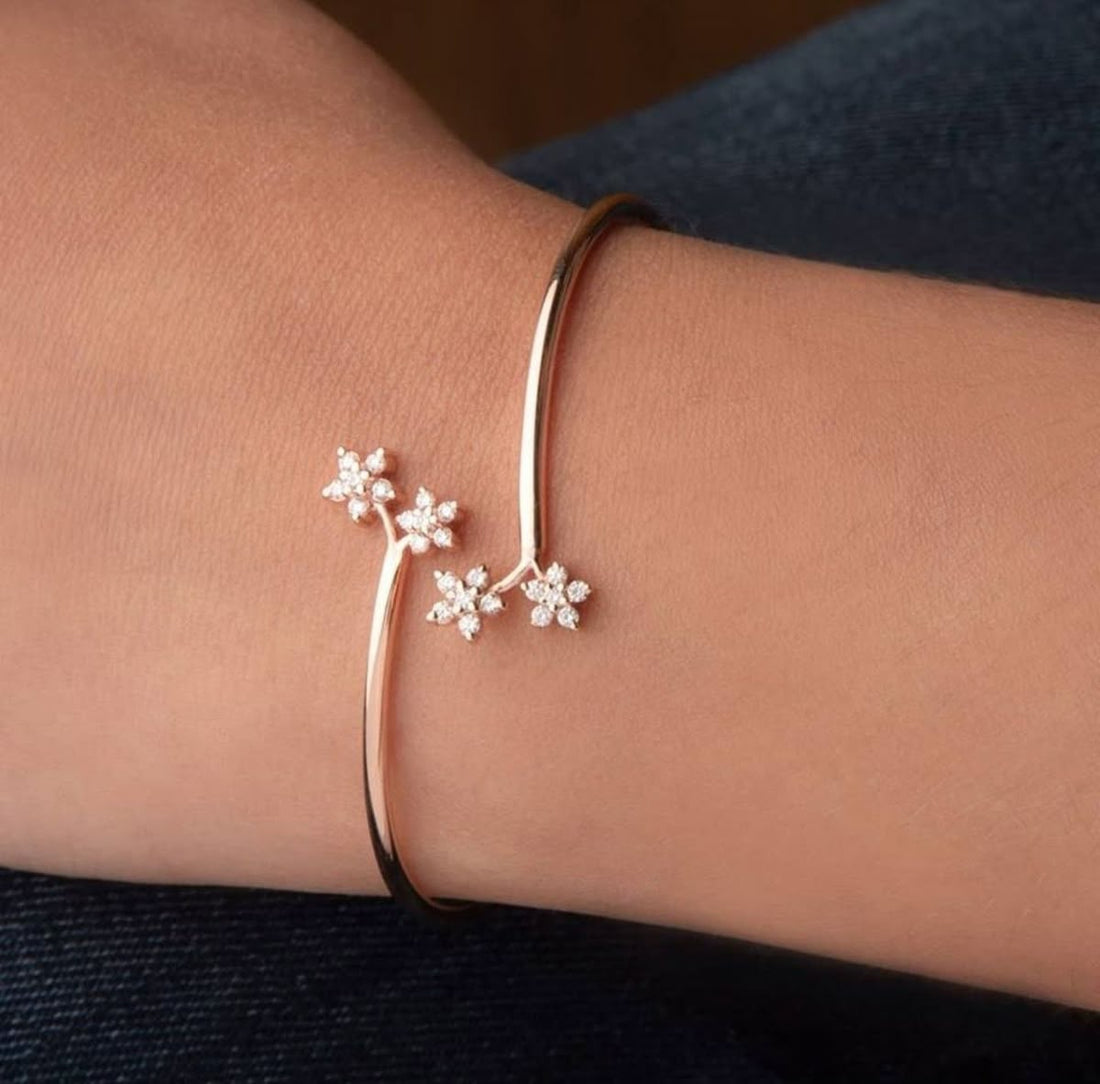 Hand bracelet